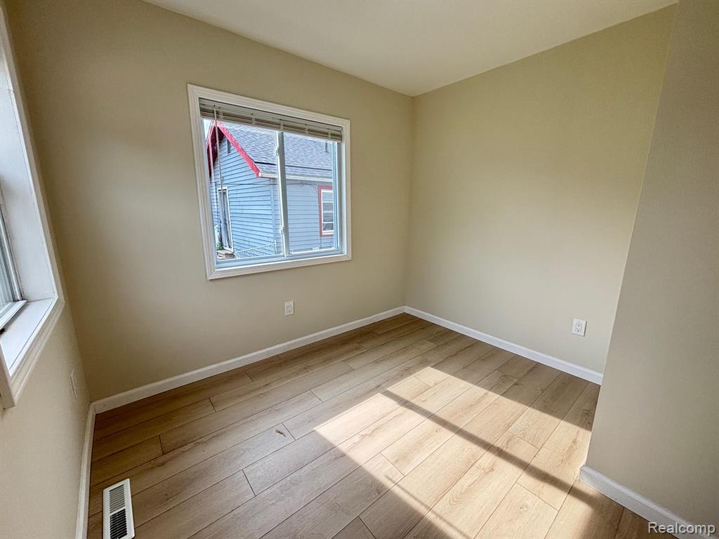 8672 Hudson Avenue, Warren, MI 48089 — Photo 12