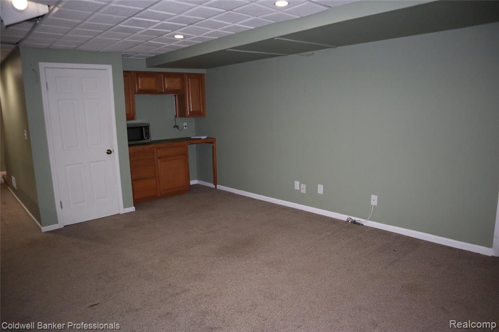5435 S Sycamore Drive, Burton, MI 48509 — Photo 42