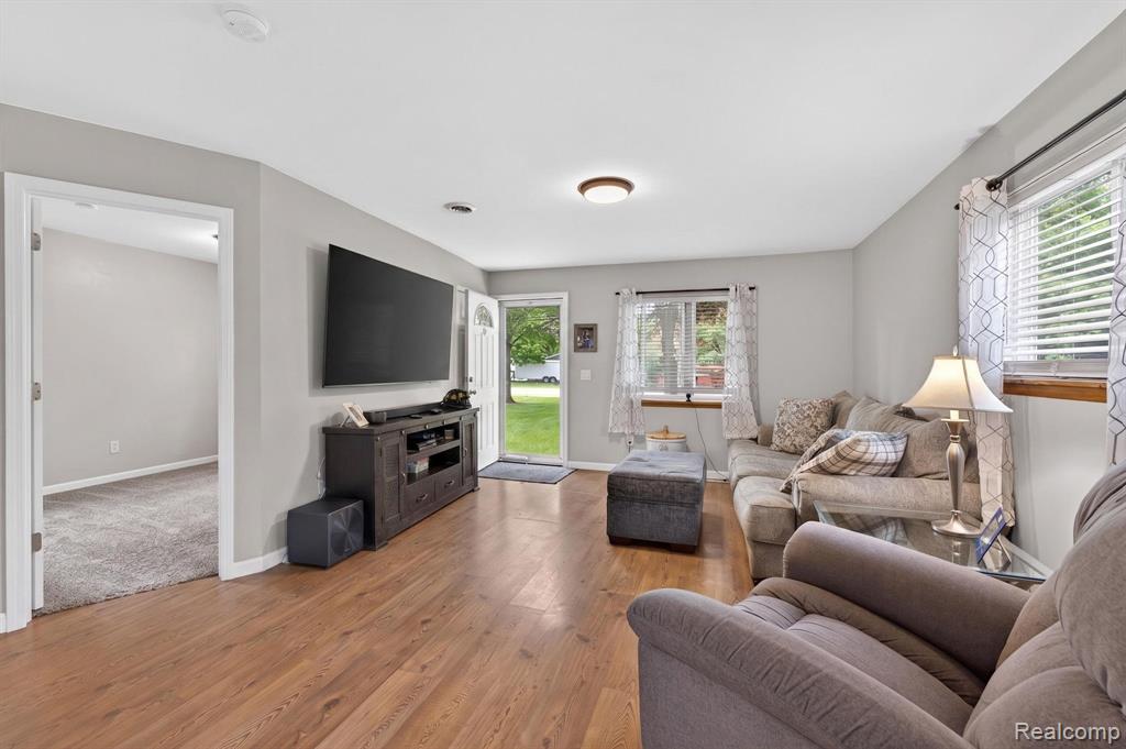 6354 Lapeer Road, Burton, MI 48509 — Photo 14