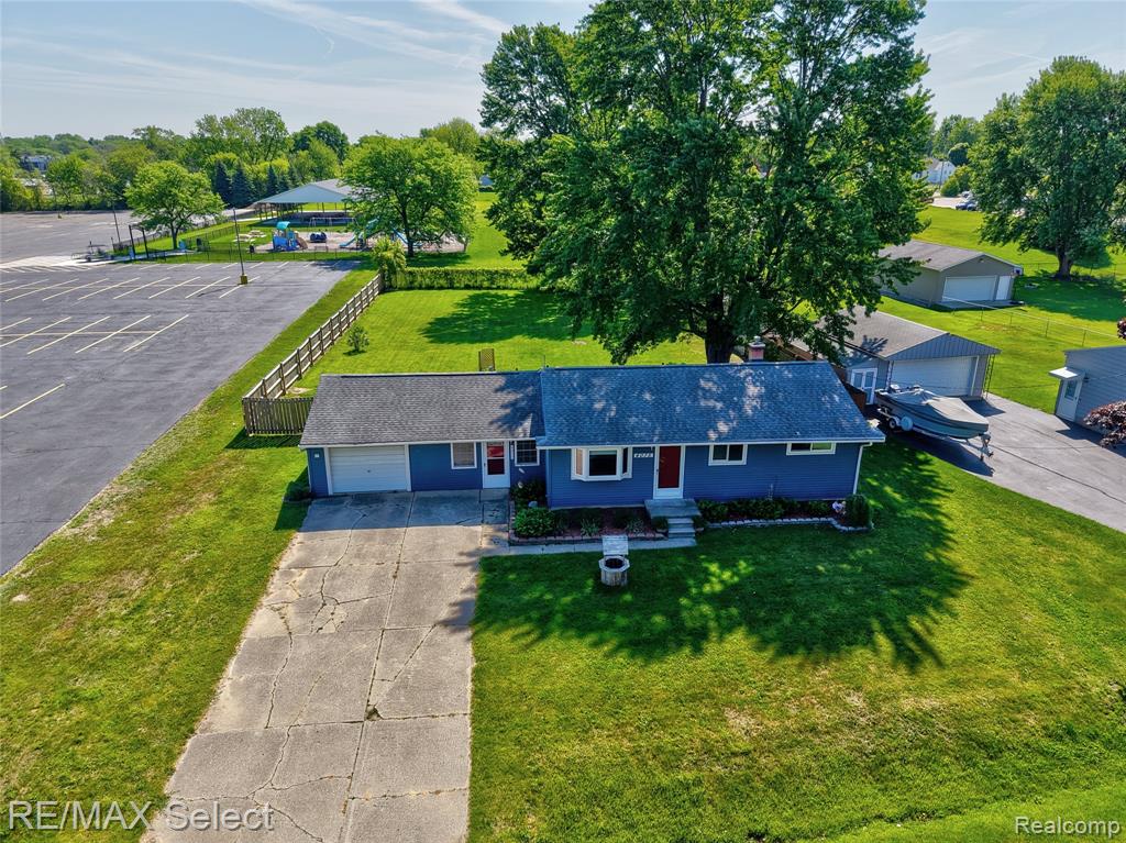 4075 Bristolwood Drive, Flint, MI 48507 — Photo 4