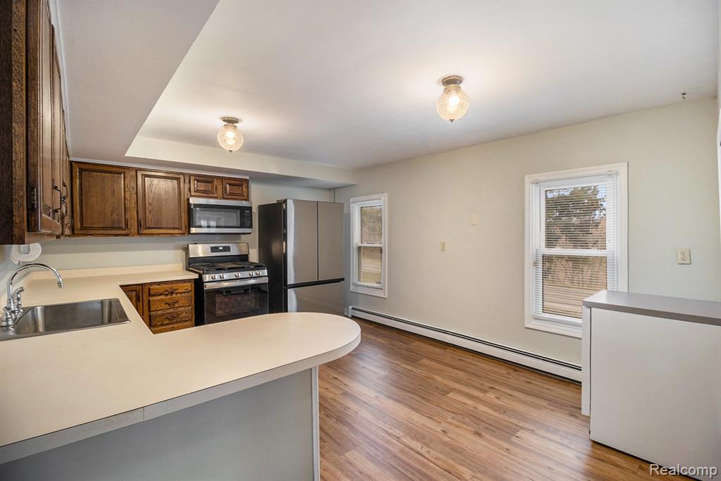 242 BROADWAY, Davisburg, MI 48350 — Photo 9