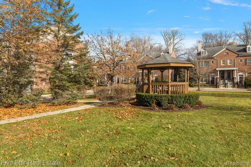 16924 Farmington Road, 93, Livonia, MI 48154 — Photo 8