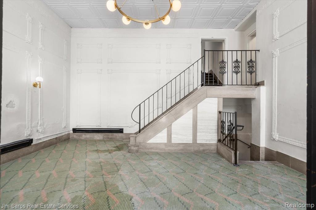 590 Parkview #201 Drive, Detroit, MI 48214 — Photo 2