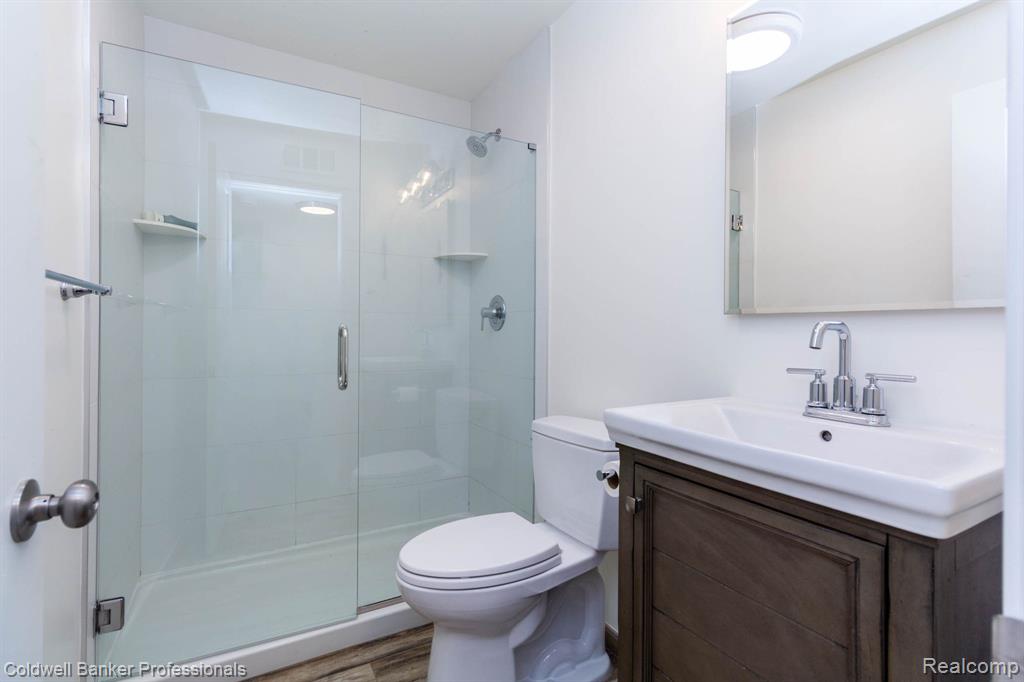 1921 Beverly Street, Sylvan Lake, MI 48320 — Photo 11