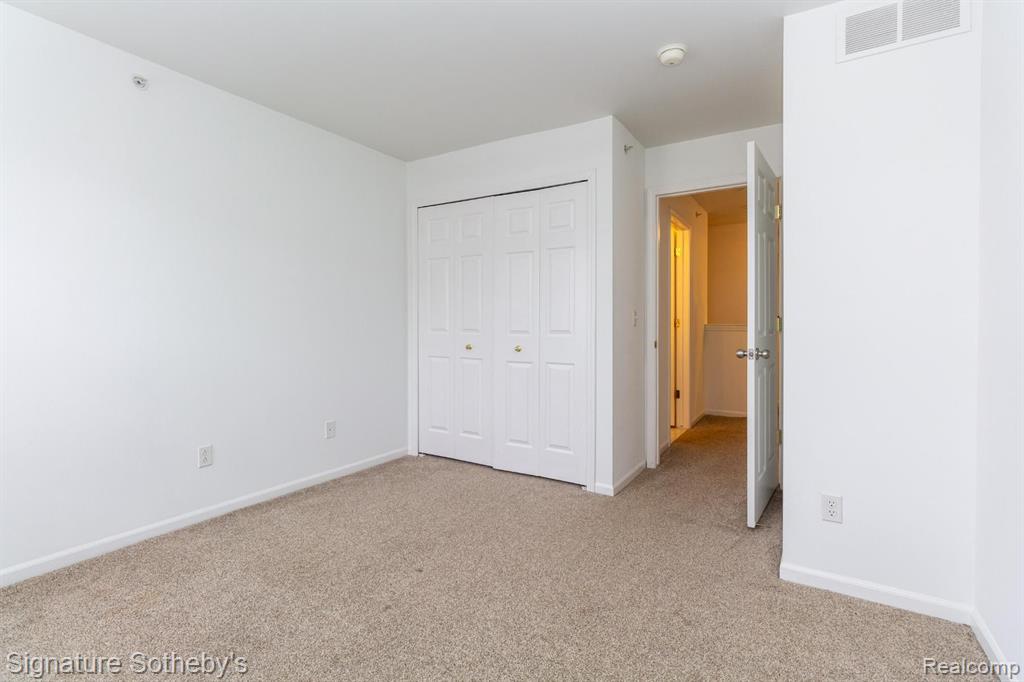 26204 April Court, Walled Lake, MI 48390 — Photo 22