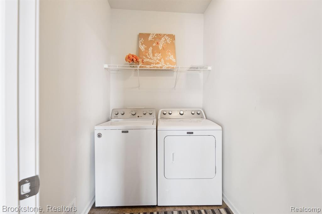 527 HOLMDALE Way, Ann Arbor, MI 48108 — Photo 32
