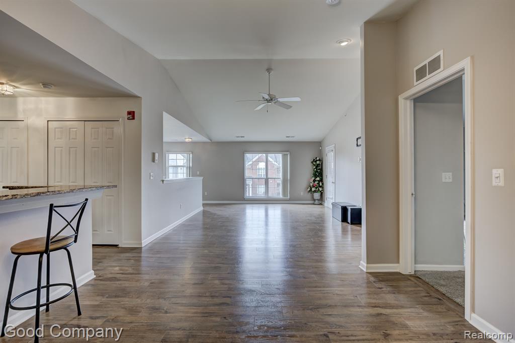 29567 NOTTINGHAM Circle, Livonia, MI 48152 — Photo 9