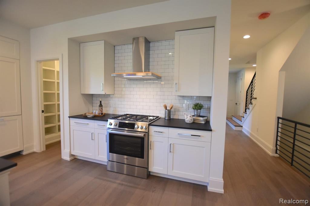 887 REDDING Road, Birmingham, MI 48009 — Photo 4