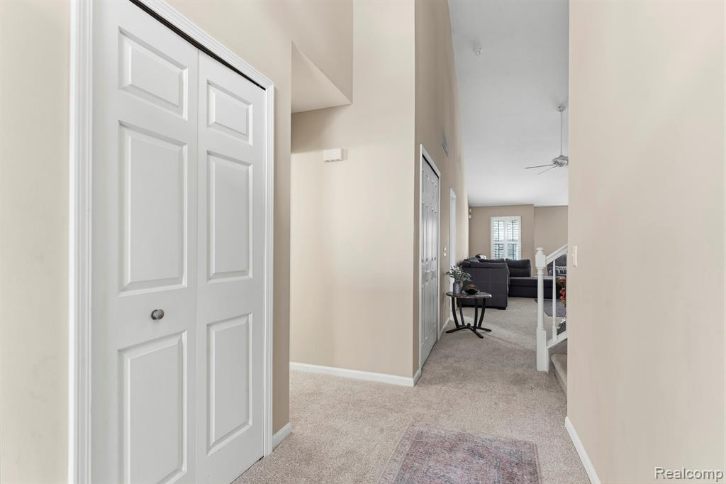 5487 Greenway Drive, 82, Trenton, MI 48183 — Photo 4