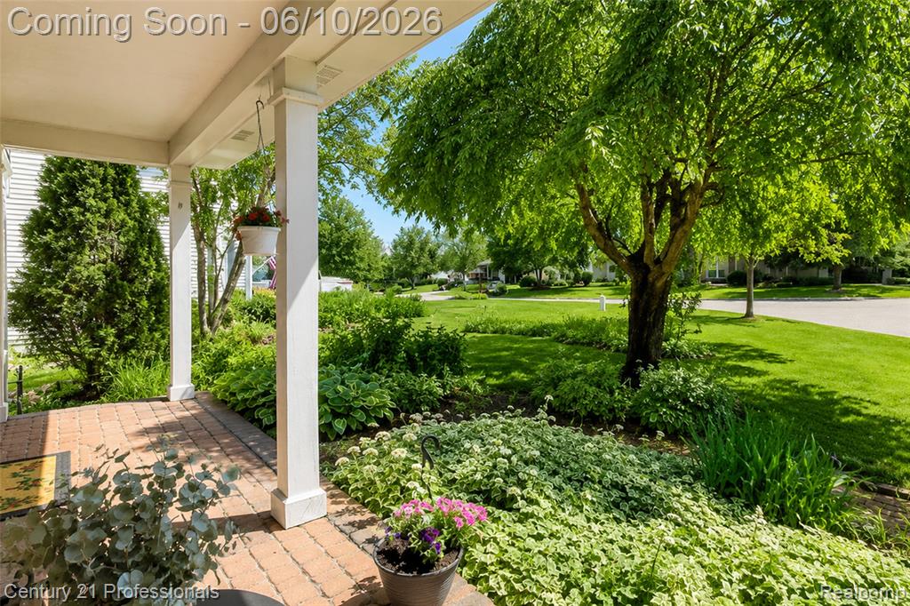 425 Cherry Grove Lane, Walled Lake, MI 48390 — Photo 3