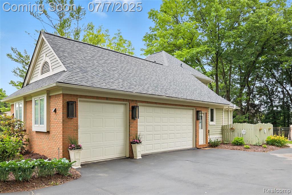 7098 Hickory Hollow Circle, Clarkston, MI 48348 — Photo 11