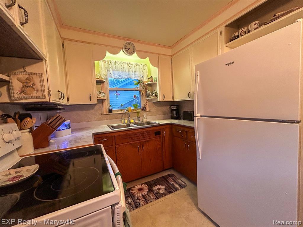 4198 LAPEER Road, Port Huron, MI 48060 — Photo 6