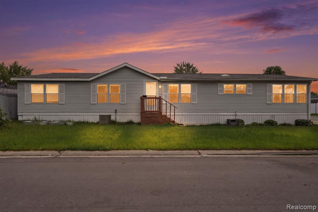 29585 Cambridge Court, Chesterfield, MI