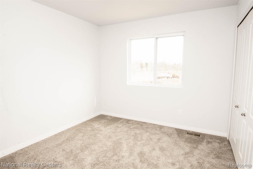 10465 Valley Drive, Goodrich Vlg, MI — Photo 27