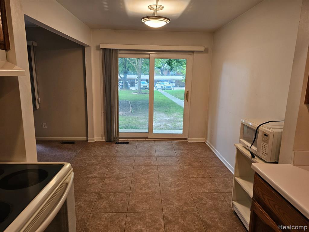 42184 TODDMARK Lane, Clinton Twp, MI 48038 — Photo 15