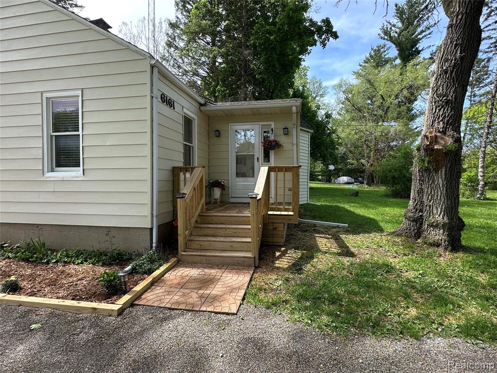 6161 River Road, Flushing, MI 48433 — Photo 8