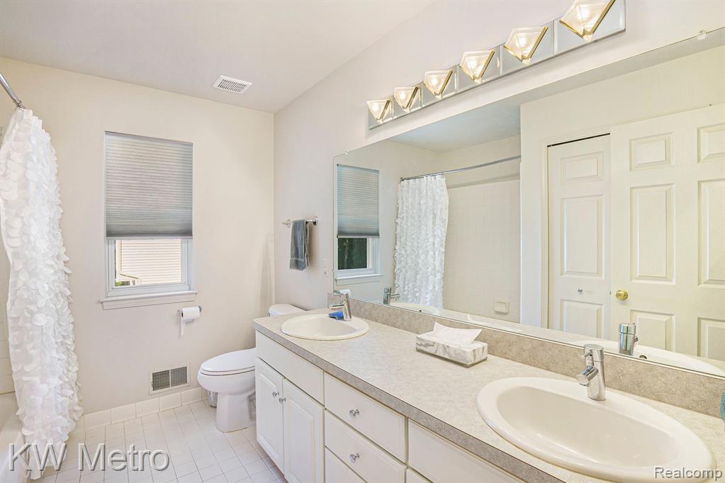 7565 GREENWAY Lane, West Bloomfield, MI 48324 — Photo 16