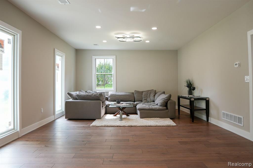 278 W SAINT CLAIR Street, Romeo, MI 48065 — Photo 45
