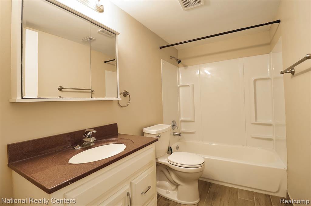 8711 Candlewood Trail, 5, Brighton, MI 48116 — Photo 12