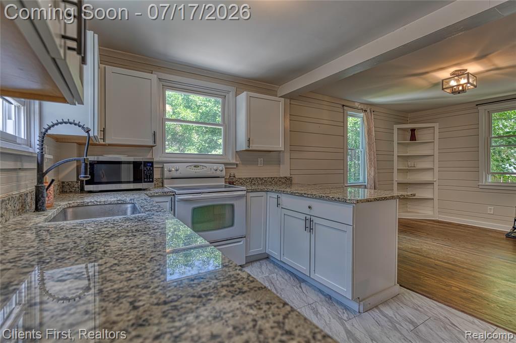 4258 Seeden Street, Waterford, MI 48329 — Photo 14
