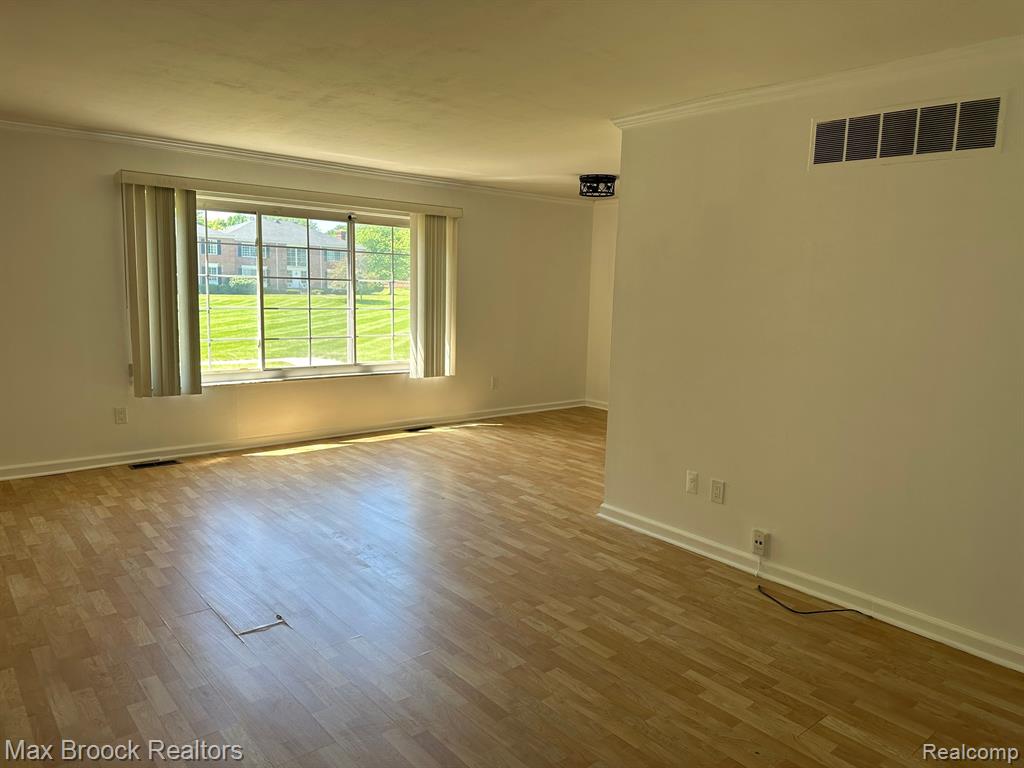 664 E FOX HILLS Drive, Bloomfield Hills, MI 48304 — Photo 3