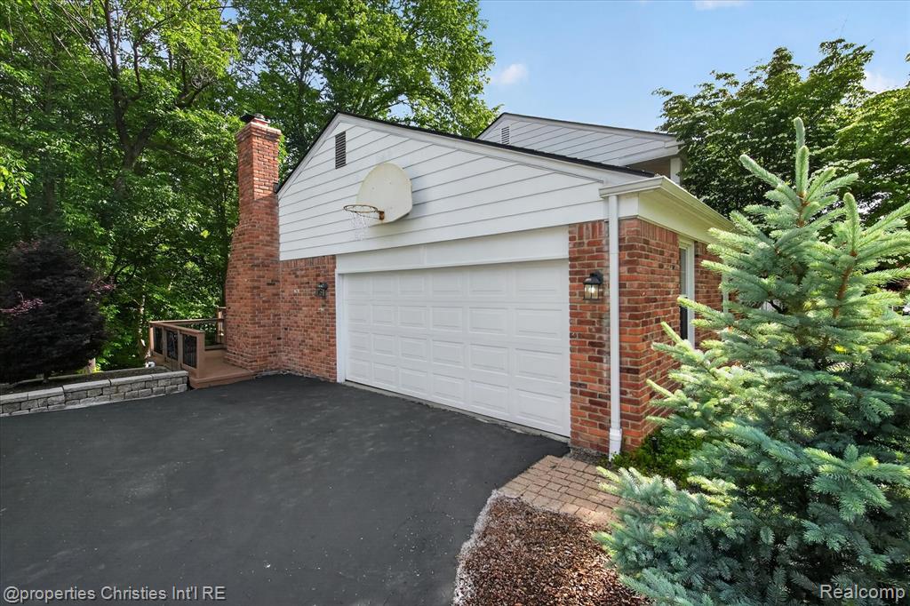 4352 Greenstown Drive, West Bloomfield, MI 48323 — Photo 68