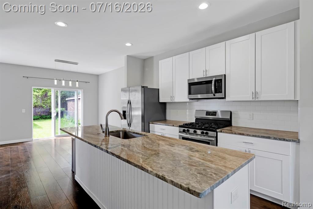 534 E Brickley Avenue, Hazel Park, MI 48030 — Photo 2