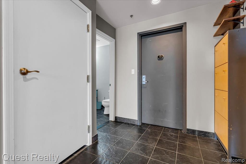 200 RIVER PLACE Drive, 11, Detroit, MI 48207 — Photo 5
