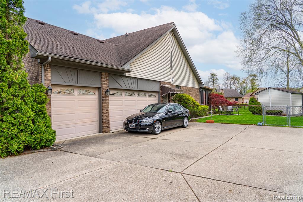 47799 Farmbrook Court, Chesterfield, MI — Photo 3