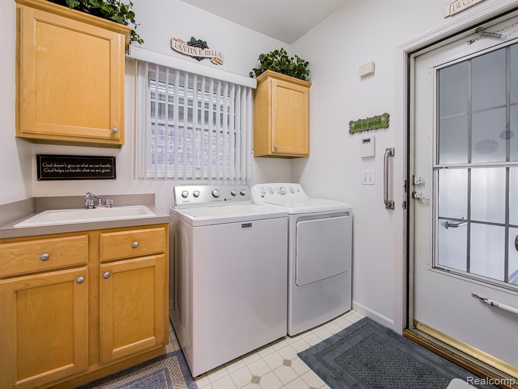8011 WOODSTONE Drive, Grand Blanc, MI 48439 — Photo 27