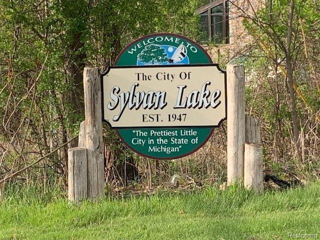 2051 AVONDALE Street, Sylvan Lake, MI 48320 — Photo 32