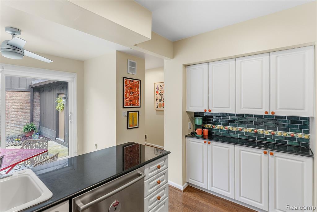 4042 Chablis Street, West Bloomfield, MI 48323 — Photo 17