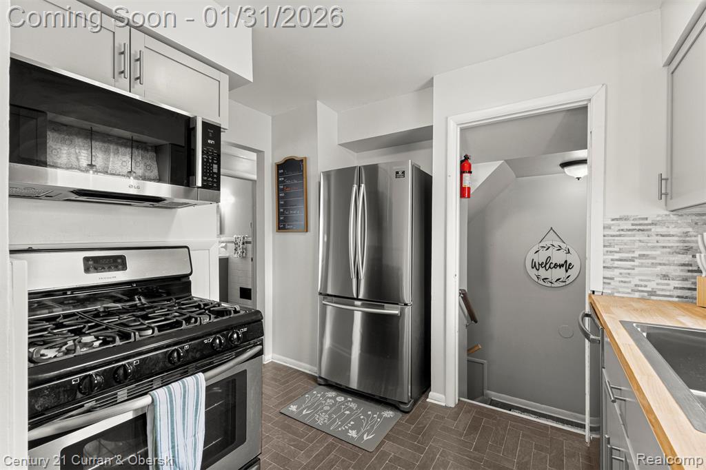 893 Cora Street, Wyandotte, MI 48192 — Photo 8