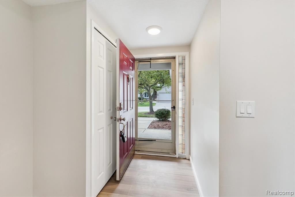 36550 Deerhurst S, Westland, MI — Photo 5