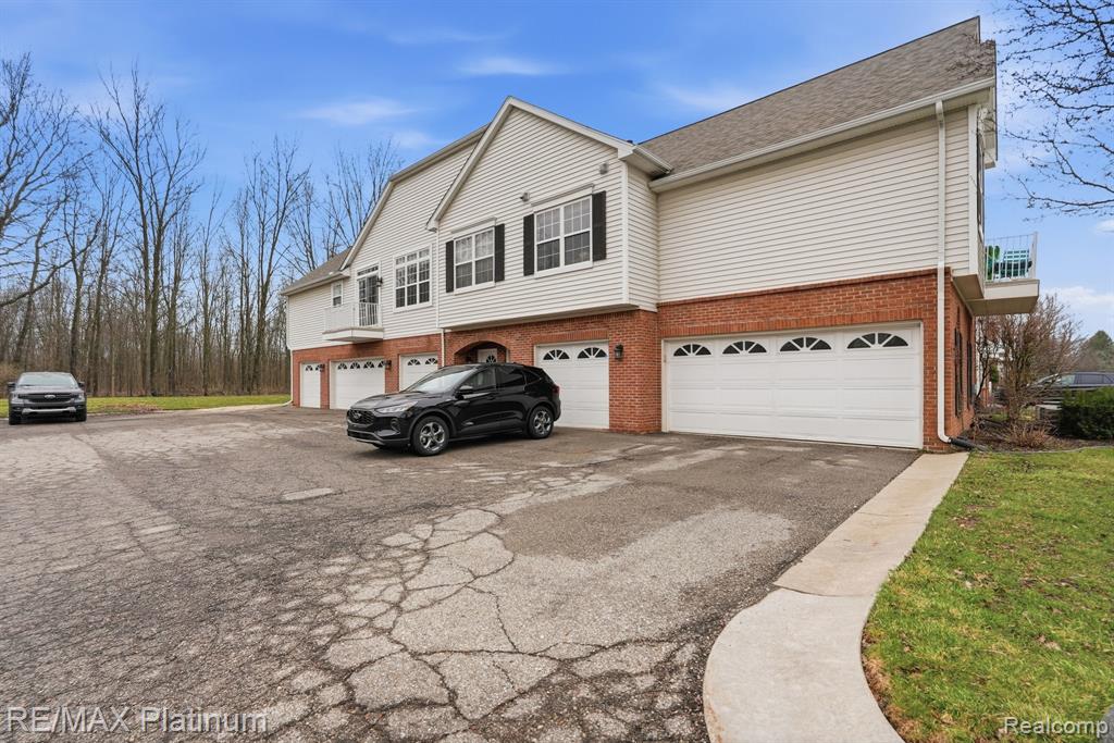 556 Olde English Circle, 94, Howell, MI 48855 — Photo 19