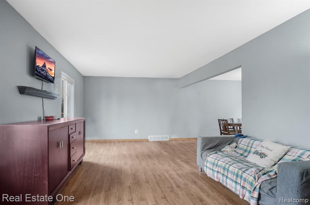 5132 WISHING WELL Drive, Grand Blanc, MI 48439 — Photo 2