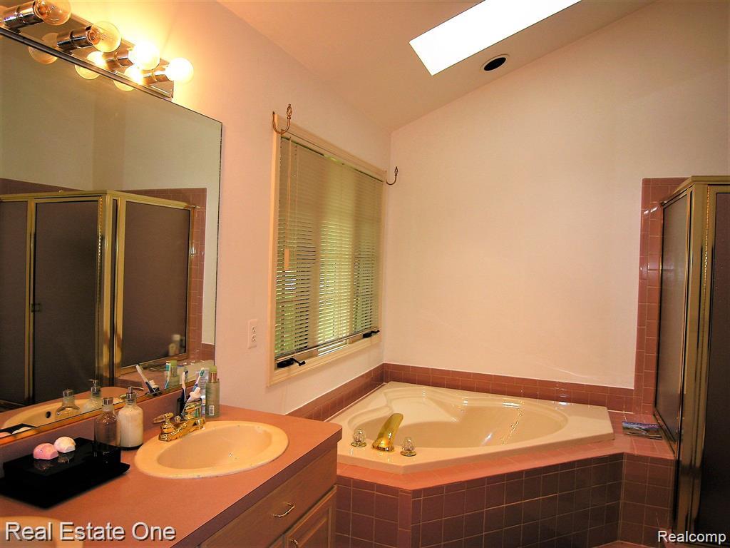 4978 Somerton Drive, Troy, MI 48085 — Photo 12