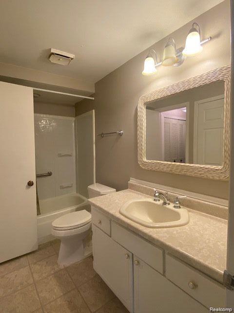 404 WILLOW GROVE Lane, Rochester Hills, MI 48307 — Photo 15
