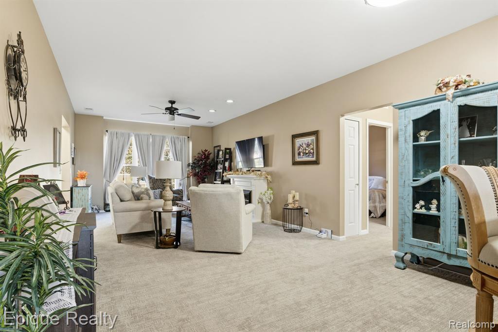 51848 Adler Park Drive E, 75, Chesterfield, MI — Photo 6