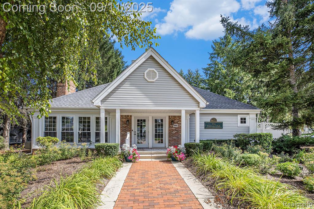 5886 Creekside Drive, Troy, MI 48085 — Photo 28