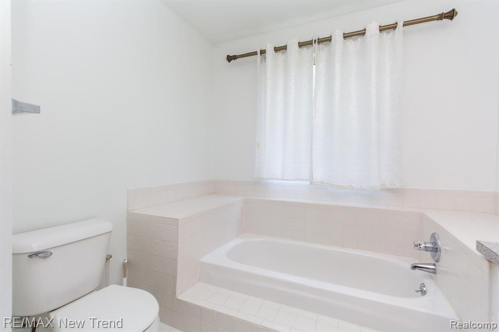 25935 Junction, Novi, MI — Photo 26