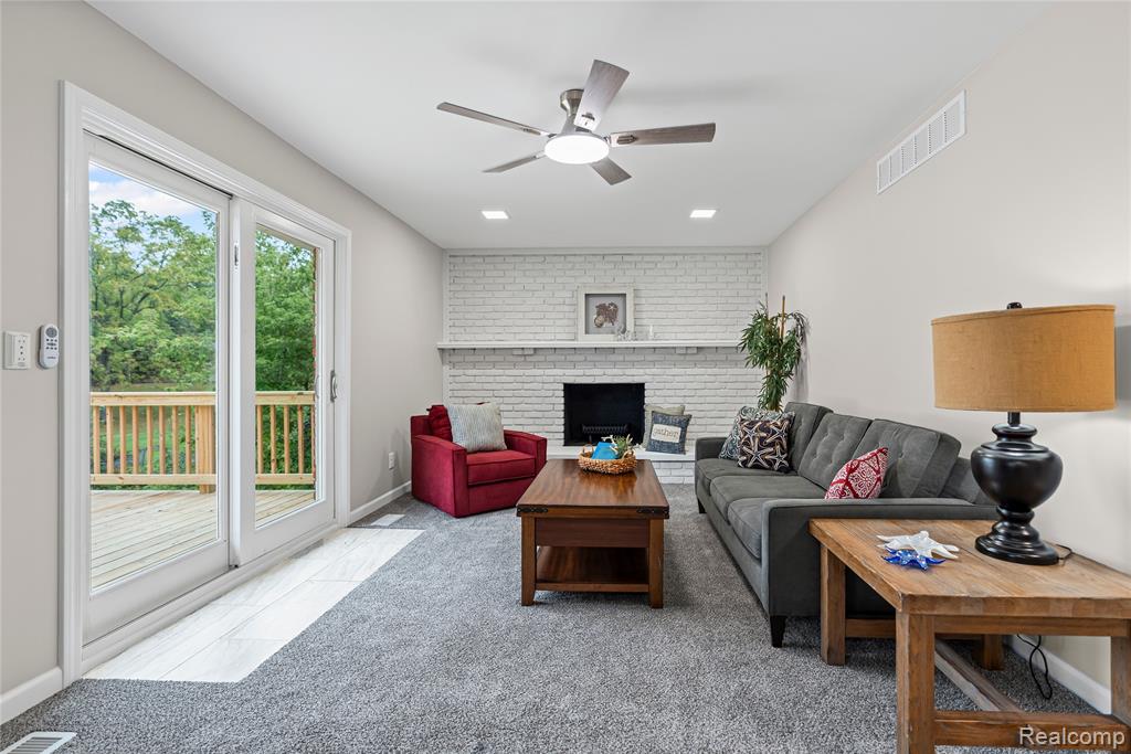 11476 Delmar Drive, Fenton, MI 48430 — Photo 10