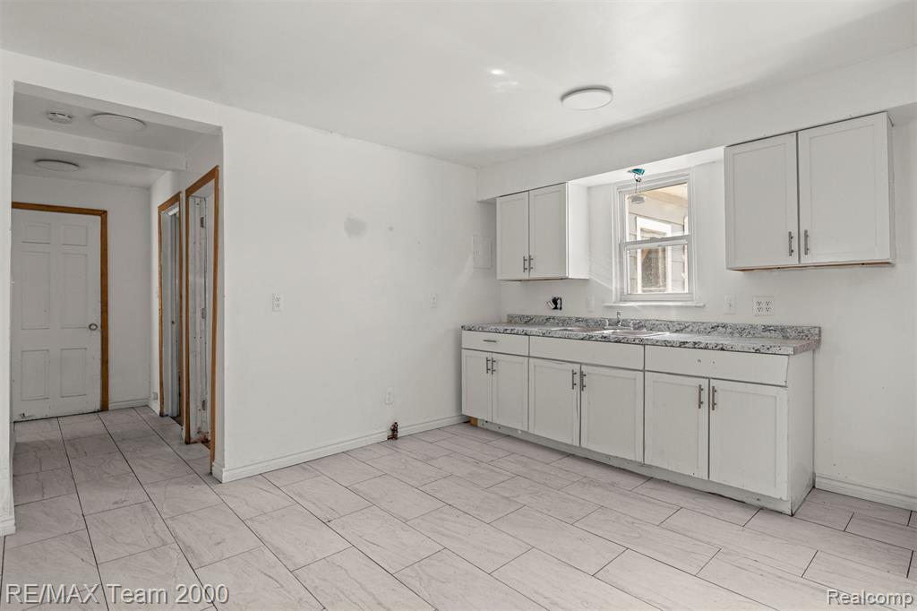 21304 Glen Lodge Road, Royal Oak, MI 48220 — Photo 24