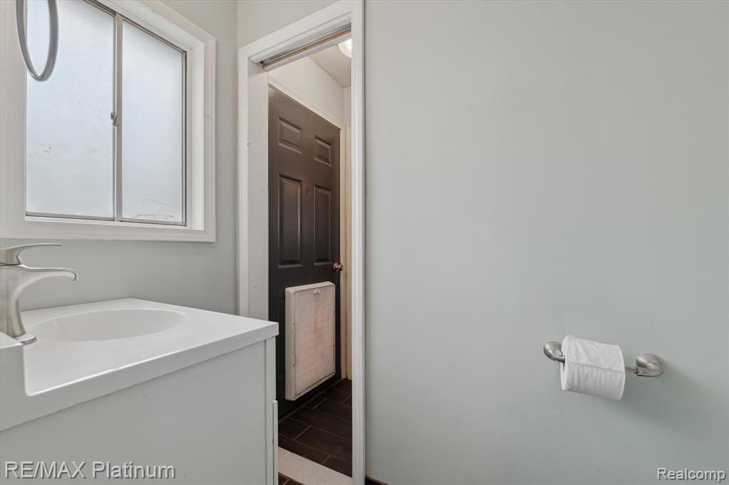 8685 Terri Drive, Westland, MI — Photo 27
