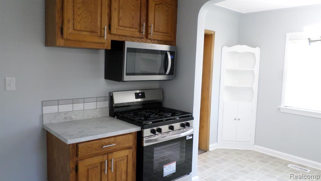 22463 Nevada Avenue, Eastpointe, MI 48021 — Photo 55