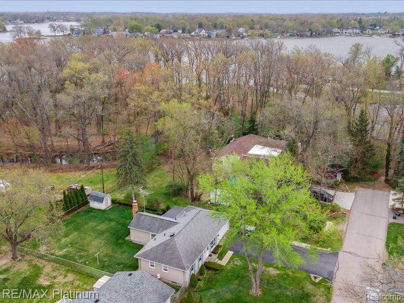 2338 ROSELAWN Street, Wolverine Lake, MI 48390 — Photo 20