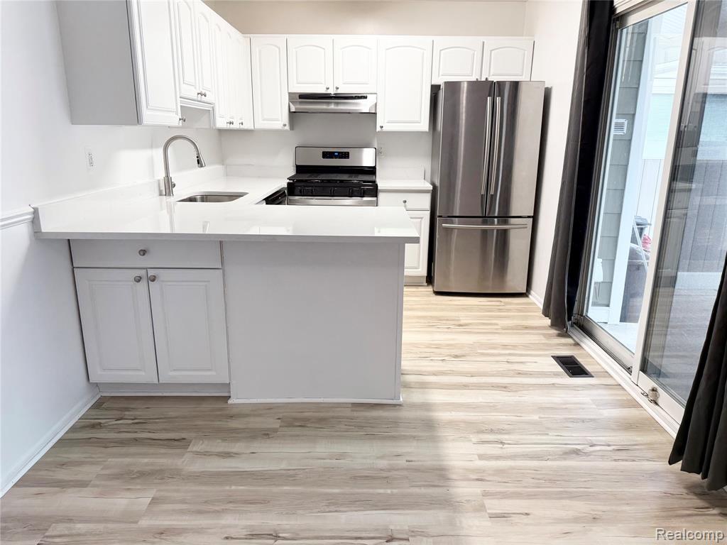 39613 Village Wood Ln, Novi, MI — Photo 8