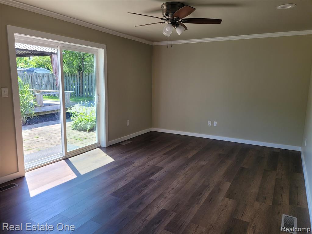 4212 Halkirk Drive, Waterford, MI 48329 — Photo 15
