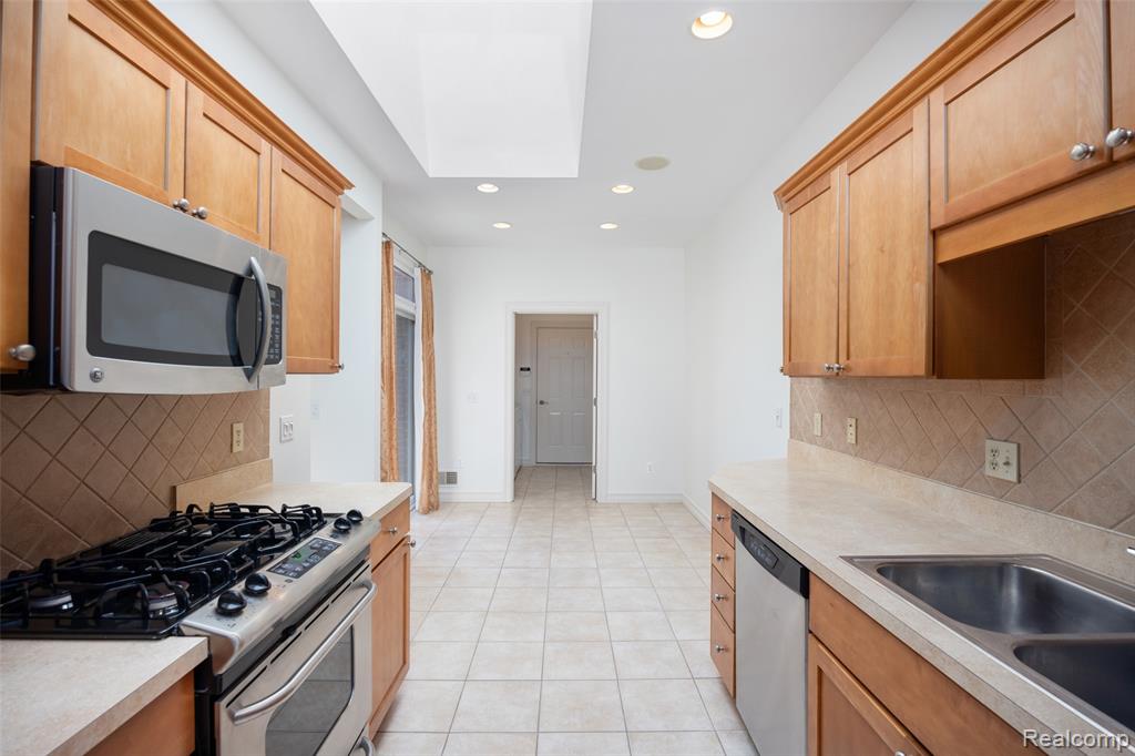 49290 Wayburn Drive, Macomb, MI 48042 — Photo 7