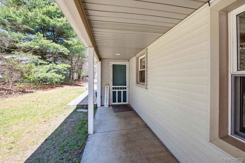 7847 HERBST Road, Brighton, MI 48114 — Photo 5